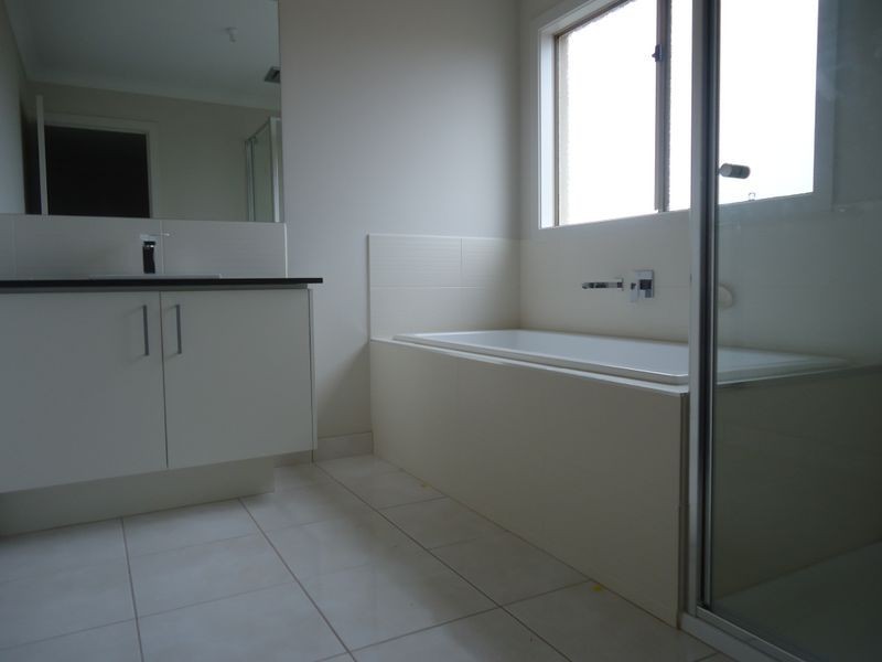 122a Bemersyde  Drive, Berwick VIC 3806