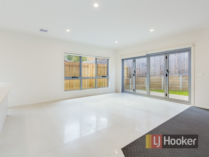 2/5 McCardle Court, Endeavour Hills VIC 3802