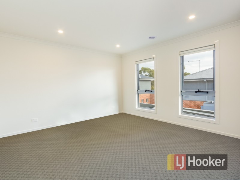 2/5 McCardle Court, Endeavour Hills VIC 3802