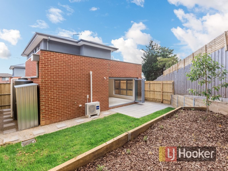 2/5 McCardle Court, Endeavour Hills VIC 3802