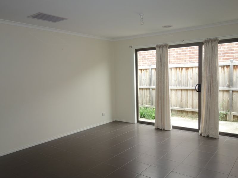 55 Fallingwater Drive, Pakenham VIC 3810