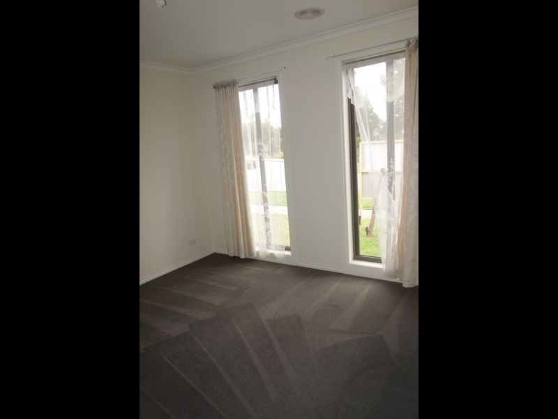 55 Fallingwater Drive, Pakenham VIC 3810