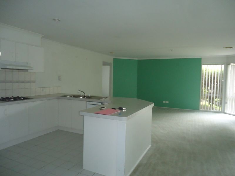 16 Claremont Glen, Berwick VIC 3806