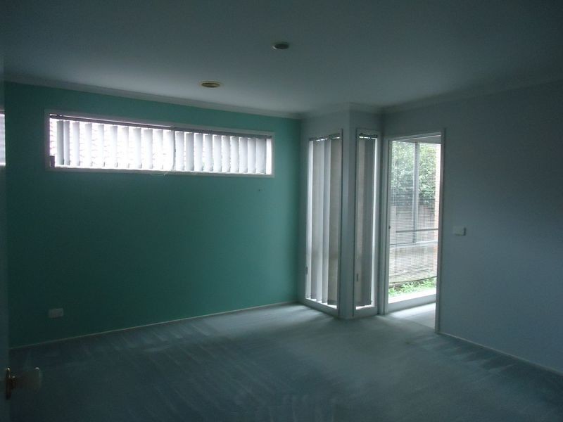 16 Claremont Glen, Berwick VIC 3806