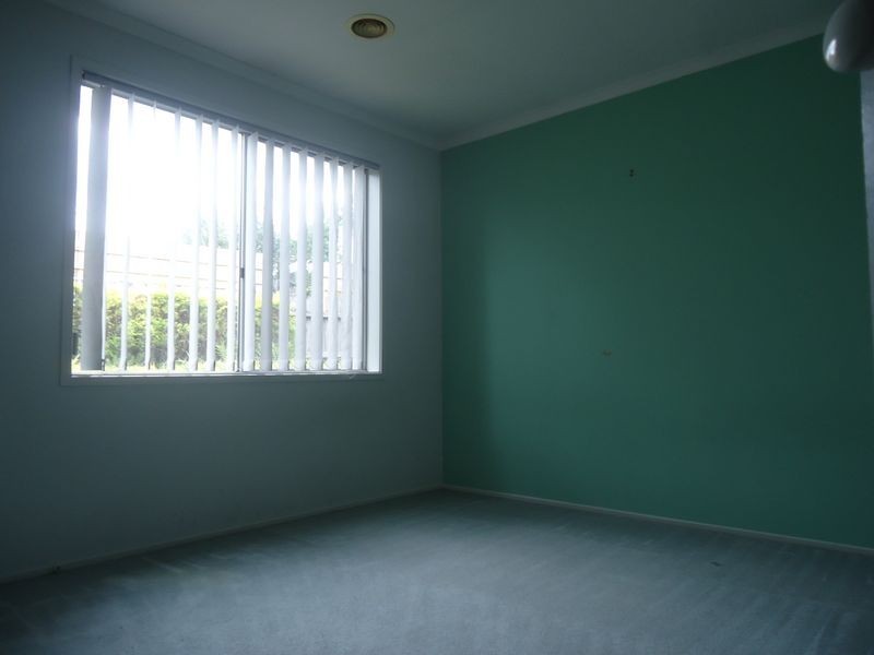 16 Claremont Glen, Berwick VIC 3806