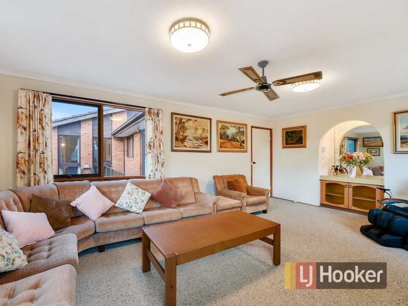6 Avenel Place, Endeavour Hills VIC 3802