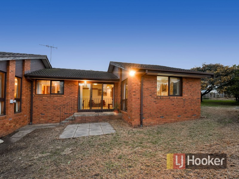 6 Avenel Place, Endeavour Hills VIC 3802