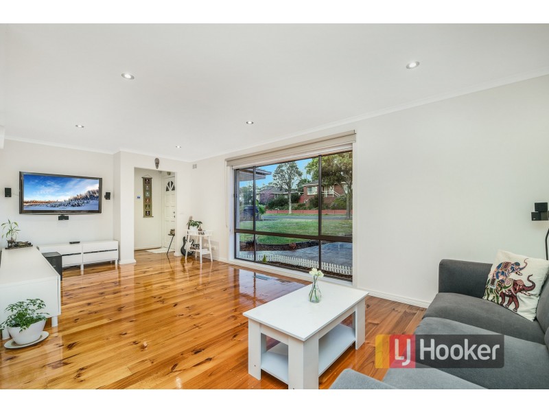 63 Sydney Parkinson Avenue, Endeavour Hills VIC 3802