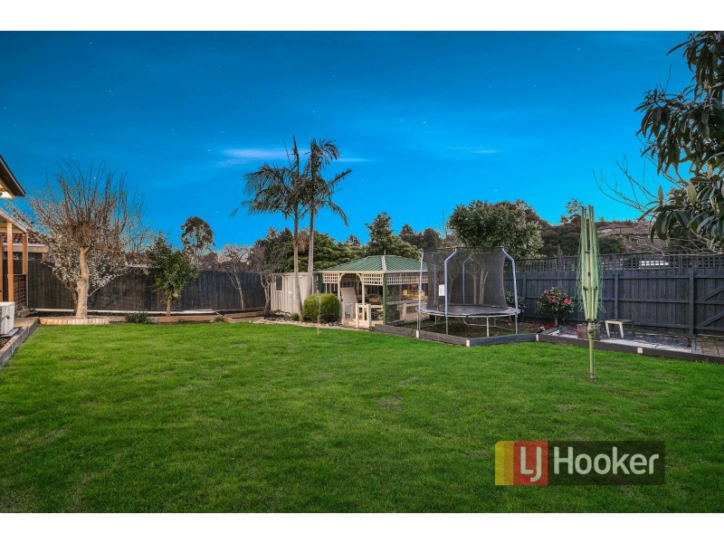 63 Sydney Parkinson Avenue, Endeavour Hills VIC 3802