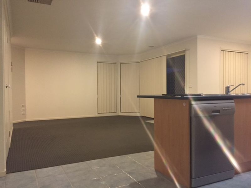 49 Edgbaston Circuit, Berwick VIC 3806