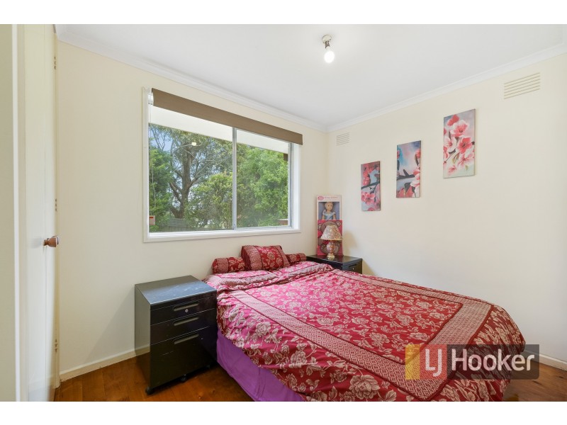 33 Chalcot Drive, Endeavour Hills VIC 3802