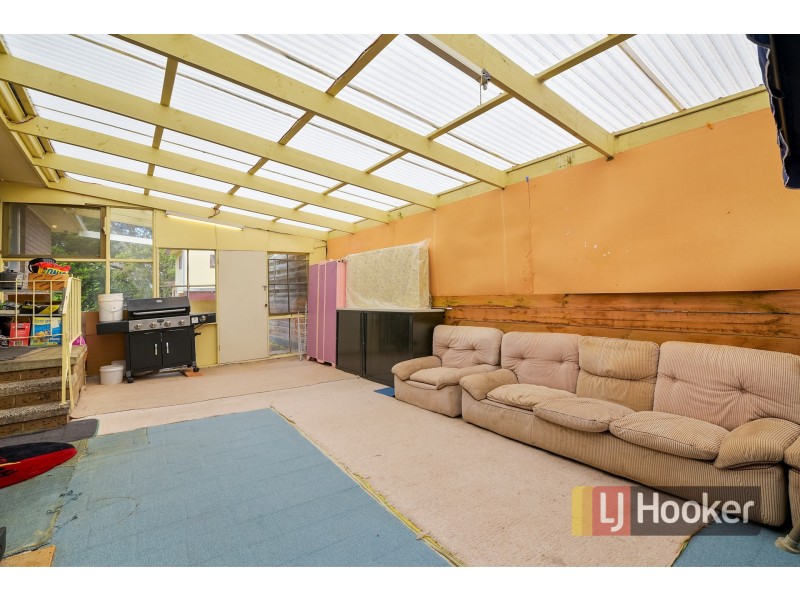 33 Chalcot Drive, Endeavour Hills VIC 3802