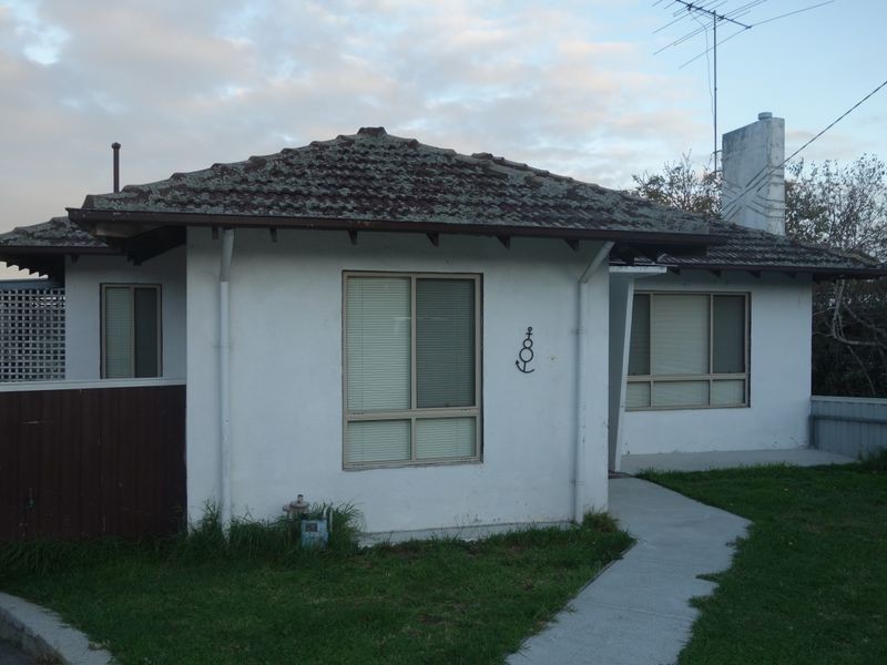 8 Laburnum Grove, Doveton VIC 3177