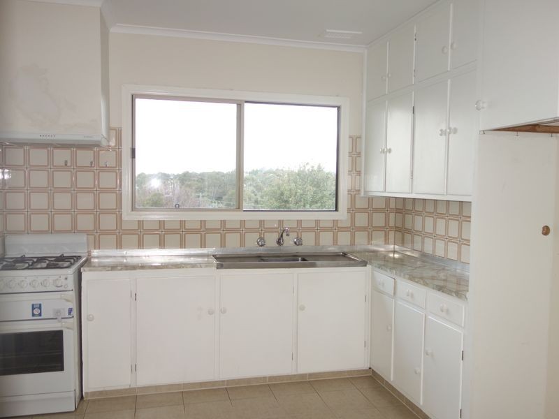 8 Laburnum Grove, Doveton VIC 3177