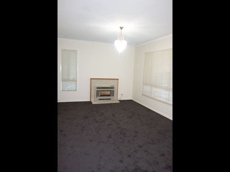 8 Laburnum Grove, Doveton VIC 3177