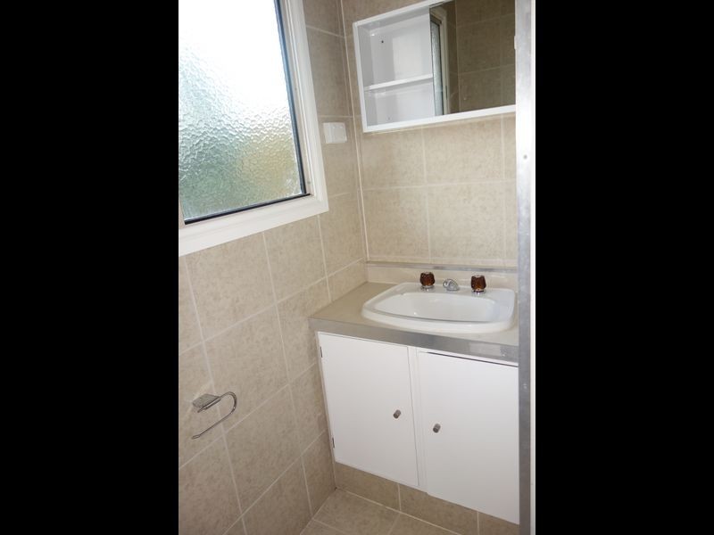 8 Laburnum Grove, Doveton VIC 3177