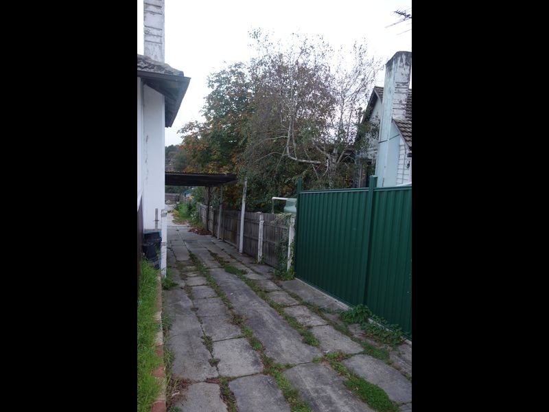 8 Laburnum Grove, Doveton VIC 3177