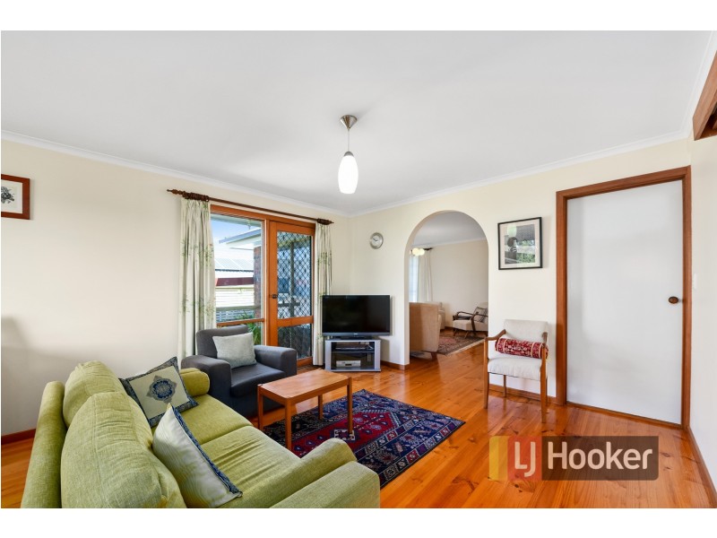 42 Singleton Drive, Endeavour Hills VIC 3802