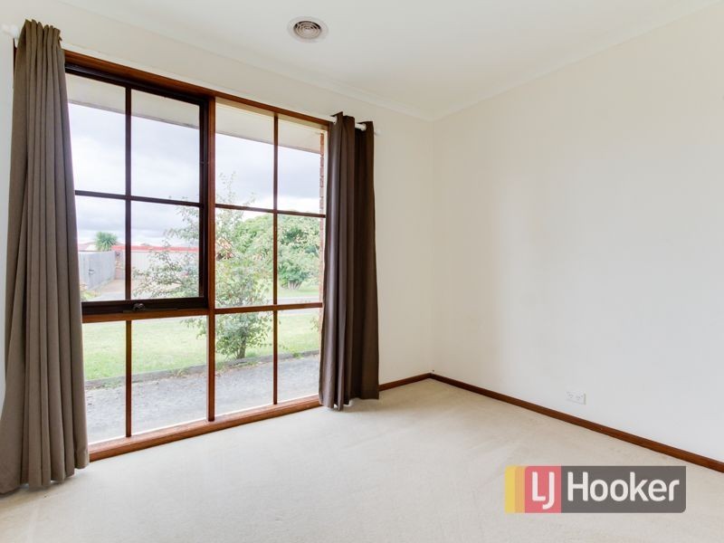 51 Kennington Park Drive, Endeavour Hills VIC 3802