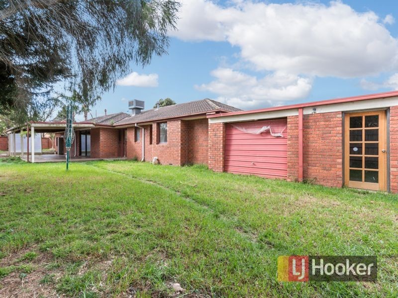 51 Kennington Park Drive, Endeavour Hills VIC 3802