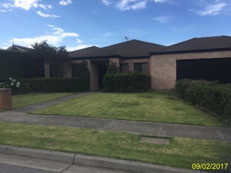 14 Berwick Cranbourne Road, Cranbourne East VIC 3977