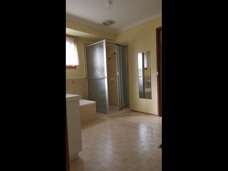 24 Clydebank Avenue, Endeavour Hills VIC 3802