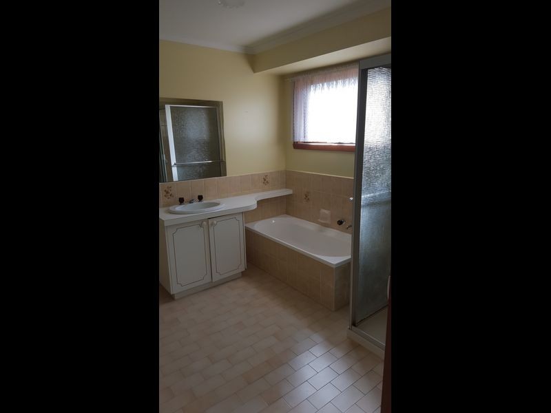 24 Clydebank Avenue, Endeavour Hills VIC 3802