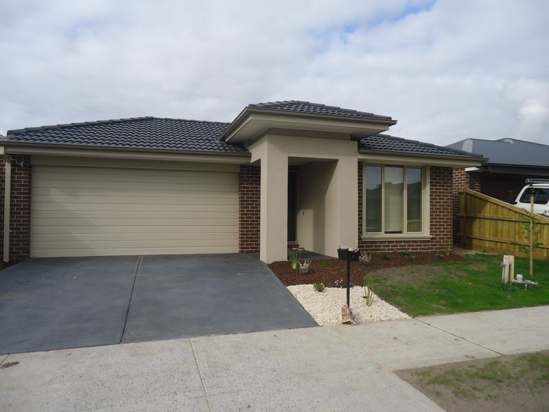 13 Campaspes Street, Clyde North VIC 3978