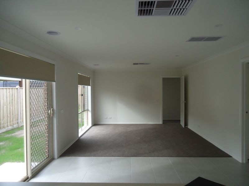 13 Campaspes Street, Clyde North VIC 3978