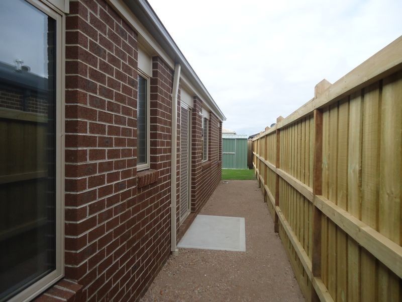 13 Campaspes Street, Clyde North VIC 3978