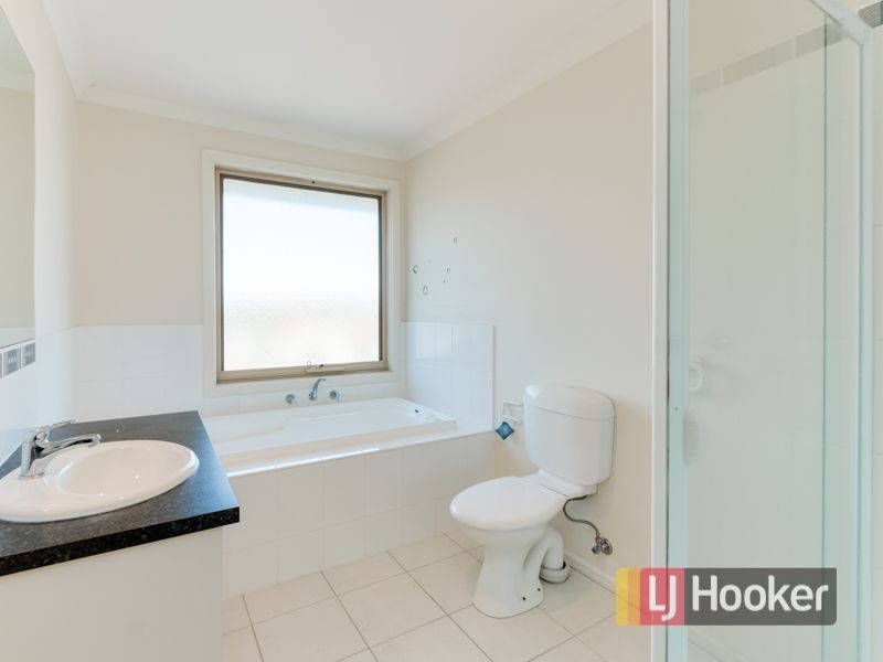 2/136 Emily Drive, Hallam VIC 3803