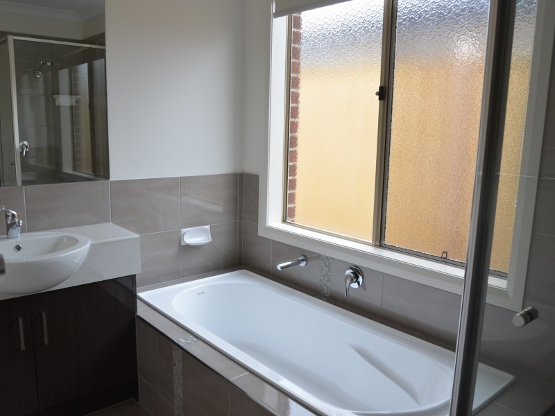 48 Belcam Circuit, Clyde North VIC 3978