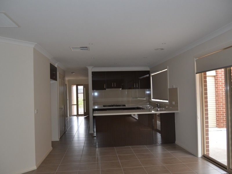 48 Belcam Circuit, Clyde North VIC 3978