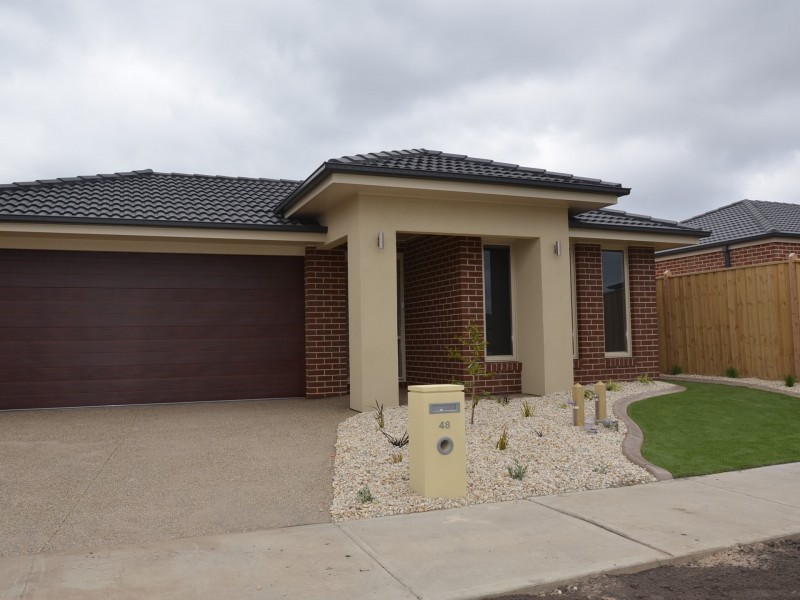 48 Belcam Circuit, Clyde North VIC 3978