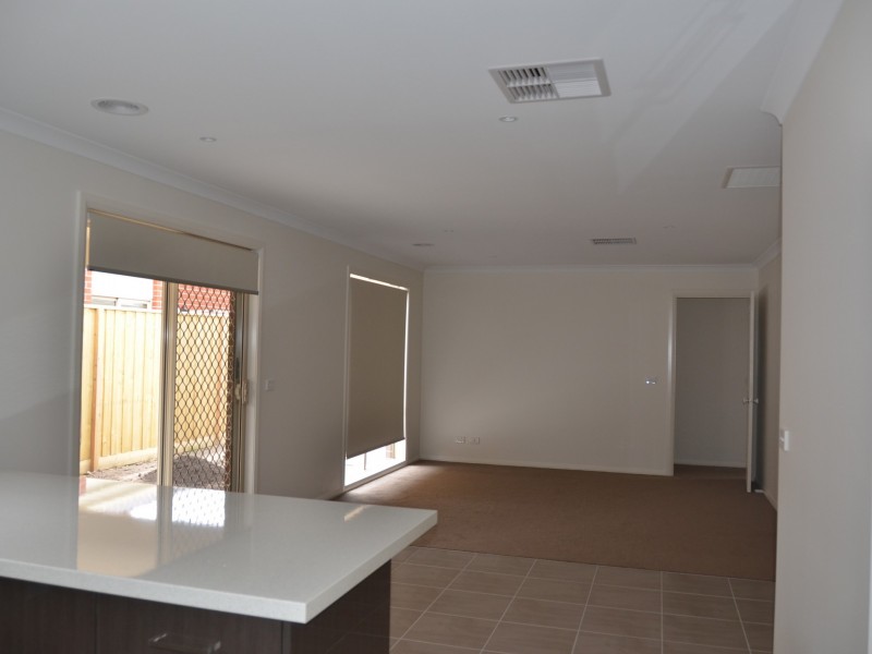 6 Goodison Road, Clyde North VIC 3978