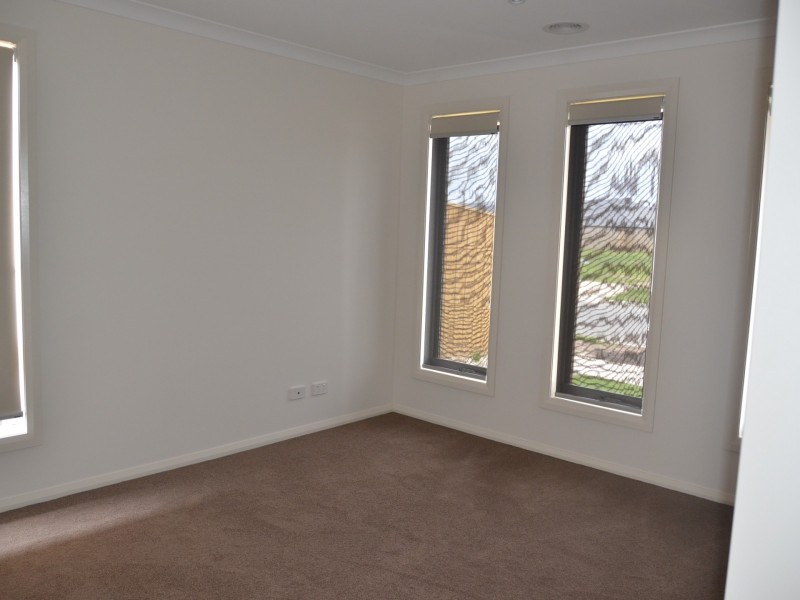 6 Goodison Road, Clyde North VIC 3978