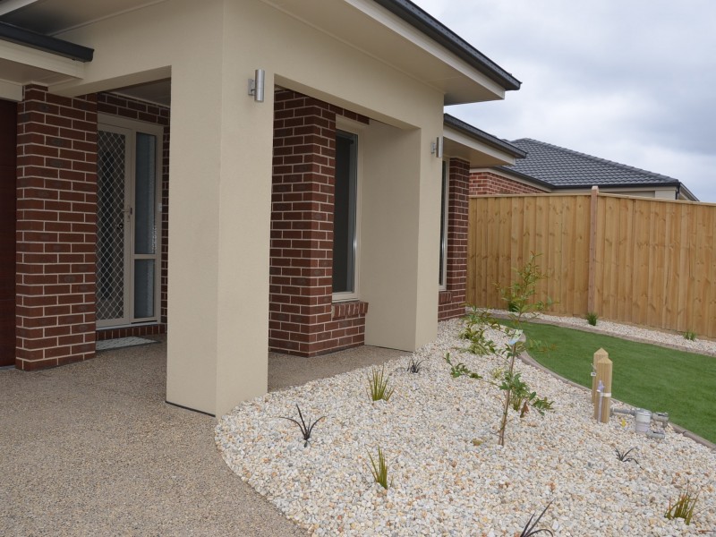 6 Goodison Road, Clyde North VIC 3978