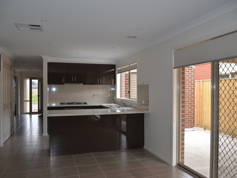 6 Goodison Road, Clyde North VIC 3978