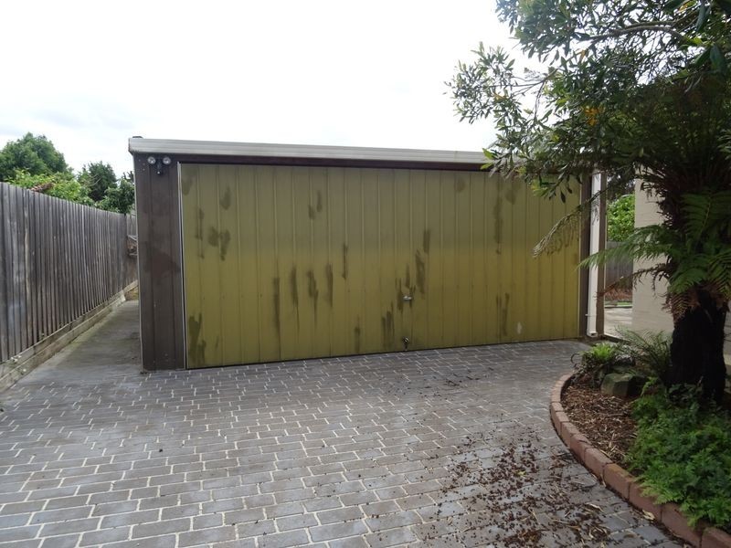 2 Whitestone Court, Endeavour Hills VIC 3802