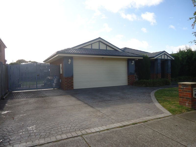 126 Berwick Springs Promenade, Narre Warren VIC 3805
