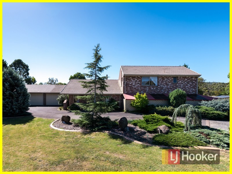 64-66 Kennington Park Drive, Endeavour Hills VIC 3802