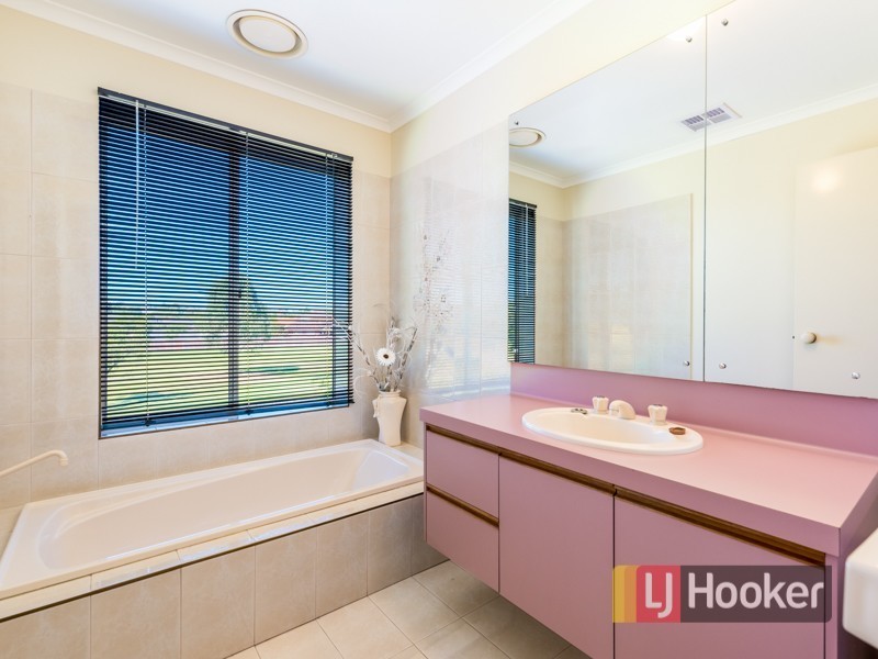 64-66 Kennington Park Drive, Endeavour Hills VIC 3802