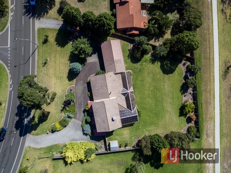 64-66 Kennington Park Drive, Endeavour Hills VIC 3802