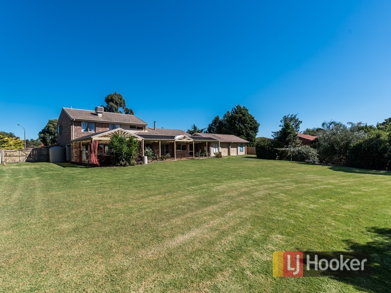 64-66 Kennington Park Drive, Endeavour Hills VIC 3802