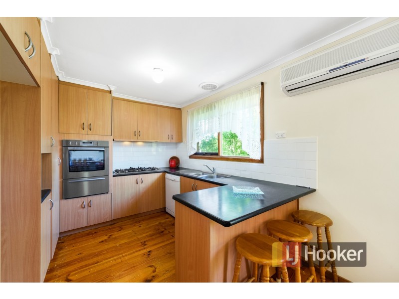 42 Singleton Drive, Endeavour Hills VIC 3802