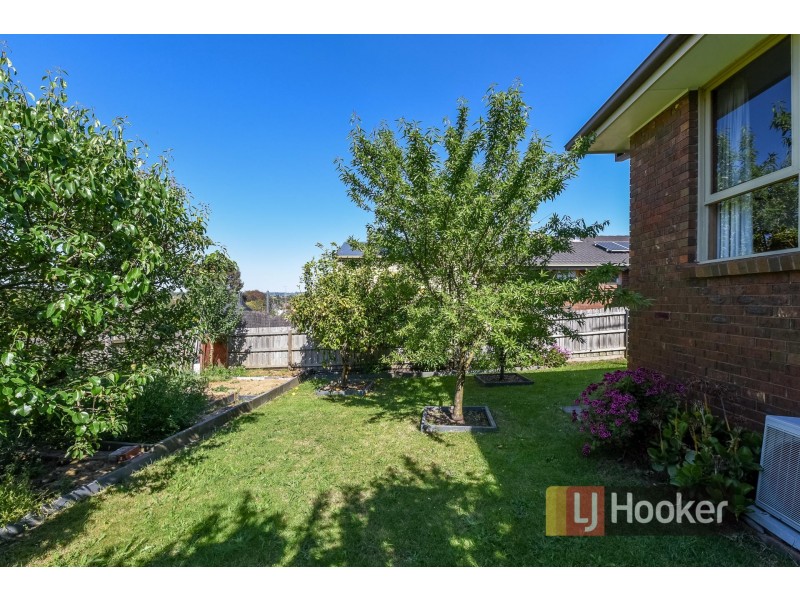 42 Singleton Drive, Endeavour Hills VIC 3802