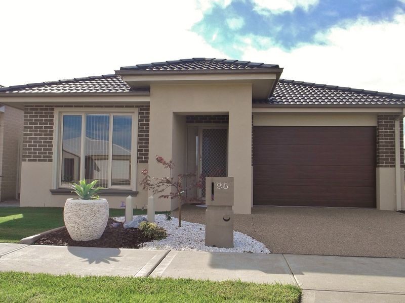 28 Chantaney Avenue, Cranbourne North VIC 3977