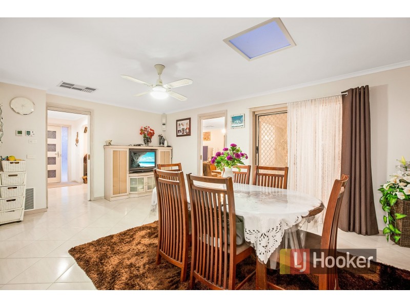 19 Barnsley Drive, Endeavour Hills VIC 3802