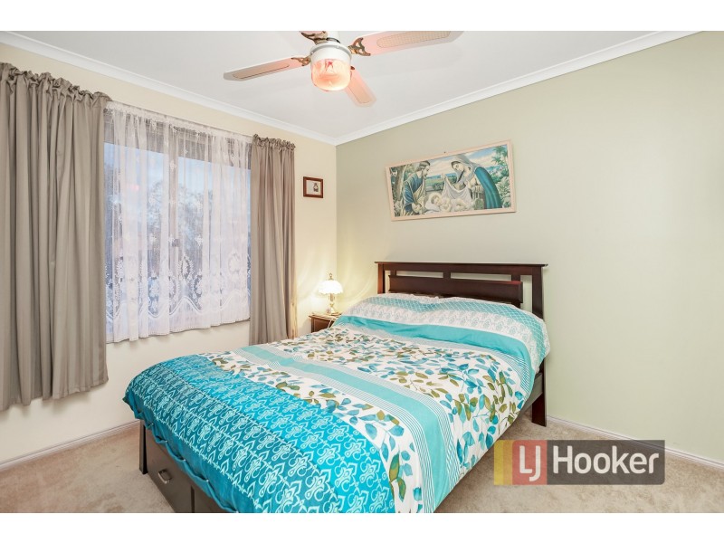 19 Barnsley Drive, Endeavour Hills VIC 3802