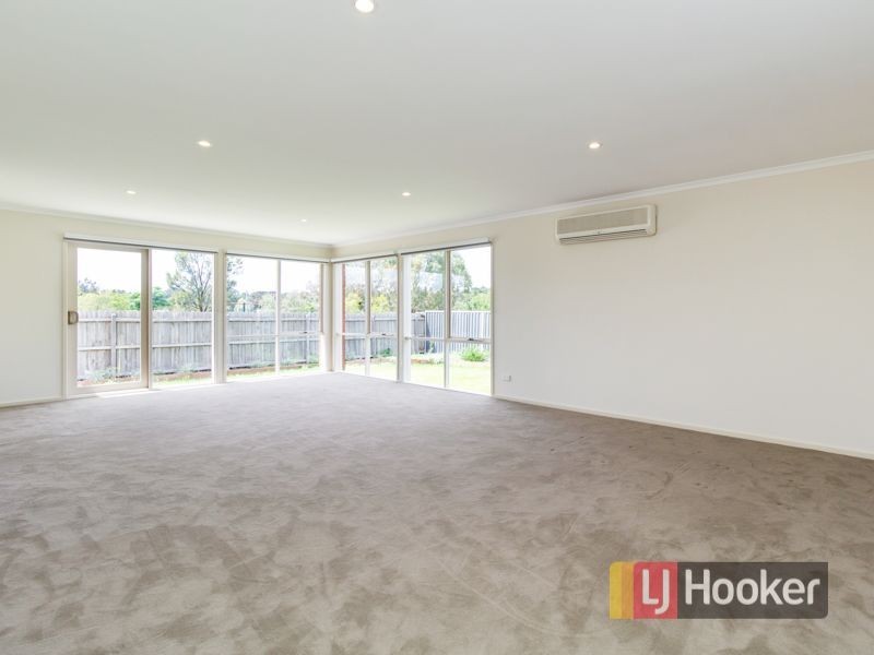 64 David Collins Drive, Endeavour Hills VIC 3802